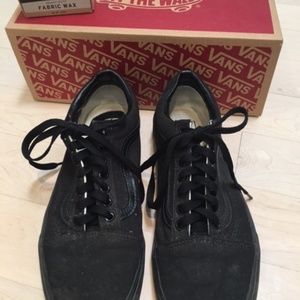 Mens Vans Shoes-Old Skool- size 9